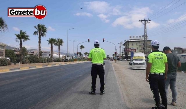 Kırmızı ışıkta durmayarak polisin dron kamerasına yakalanan sürücü: "Allah devletimizden razı olsun"