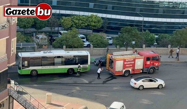 Batman’da seyir halindeki belediye otobüsünde yangın paniği