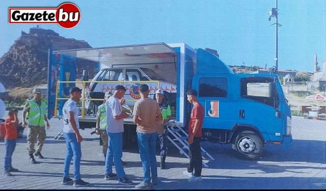 Kars’ta jandarmadan simülasyonlu emniyet kemeri uygulaması