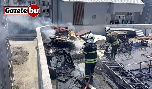 Dörtyol’da binanın çatı katında yangın çıktı