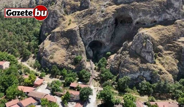 Mağaraları görebilmek için yüzlerce basamak çıkıyorlar