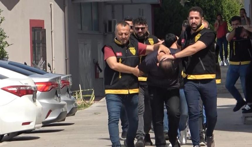 Adana'da çok sayıda silah ele geçirildi, 6 şüpheli gözaltına alındı
