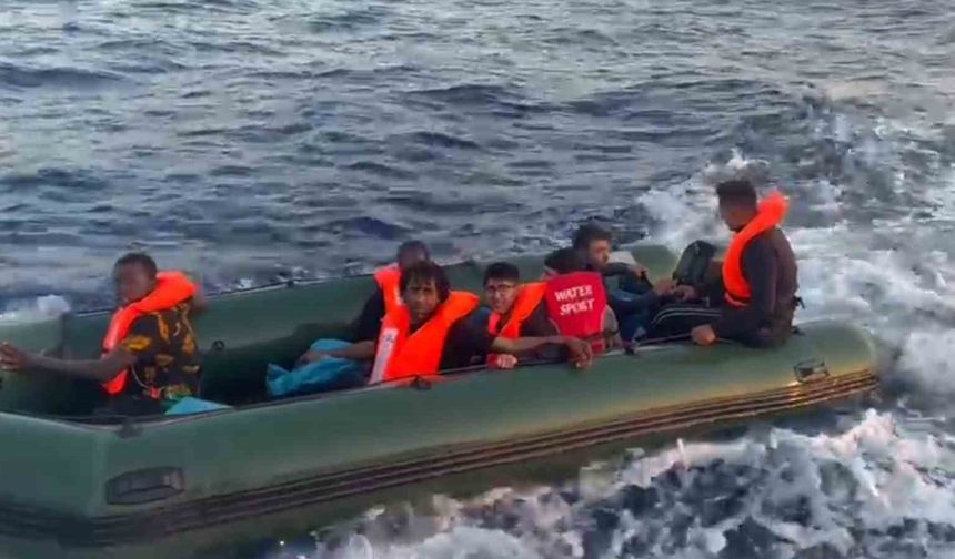 Bodrum'da Sahil Güvenlik Operasyonu: 14 Düzensiz Göçmen Yakalandı, 1 Kaçakçı Gözaltına Alındı!