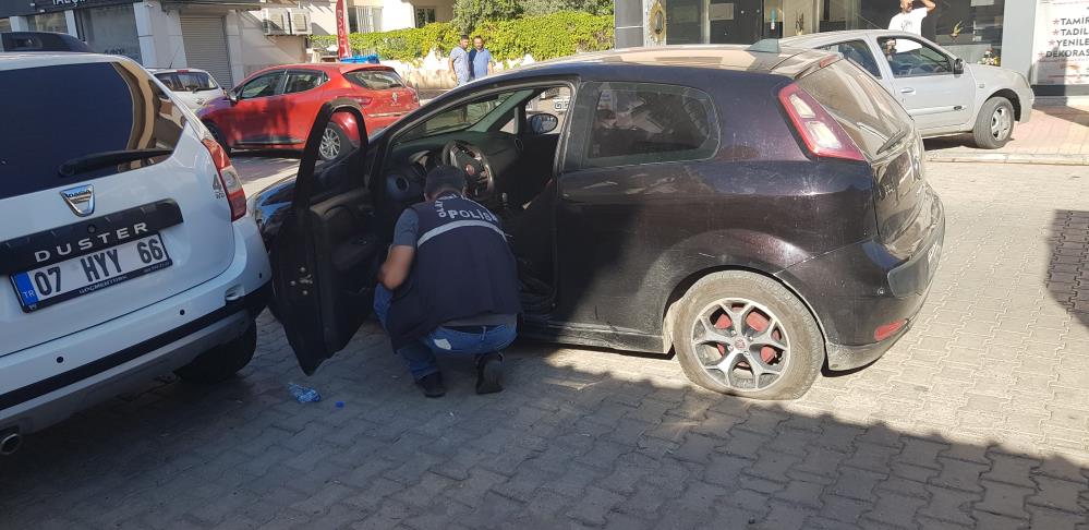 Alanya'da Silahlı Kavga! Polis, Lastiklerine Ateş Ederek Durdurdu