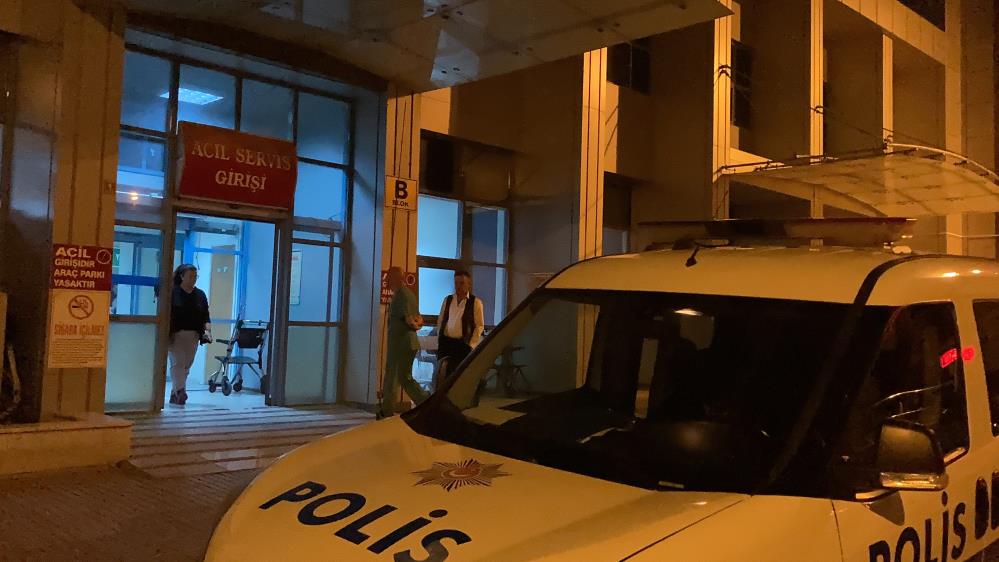 Burdur'da Eşiyle Kavga Eden Adam Kendini Bıçakladı