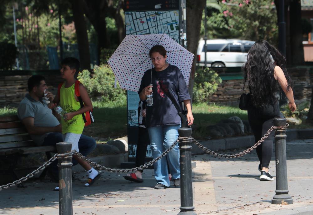 Adana'da Sıcaklık Rekoru Kırıldı, Vatandaşlar Ve Esnaf Kışı Bekliyor