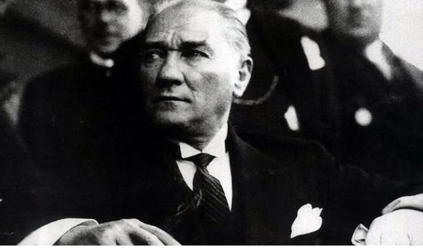 Mustafa Kemal Atatürk Türkiye Cumhuriyeti'nin Kurucusu ve İlk Cumhurbaşkanı (1)