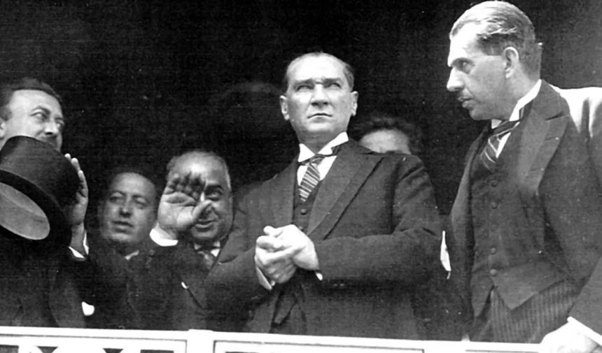 Mustafa Kemal Atatürk Türkiye Cumhuriyeti'nin Kurucusu ve İlk Cumhurbaşkanı (2)