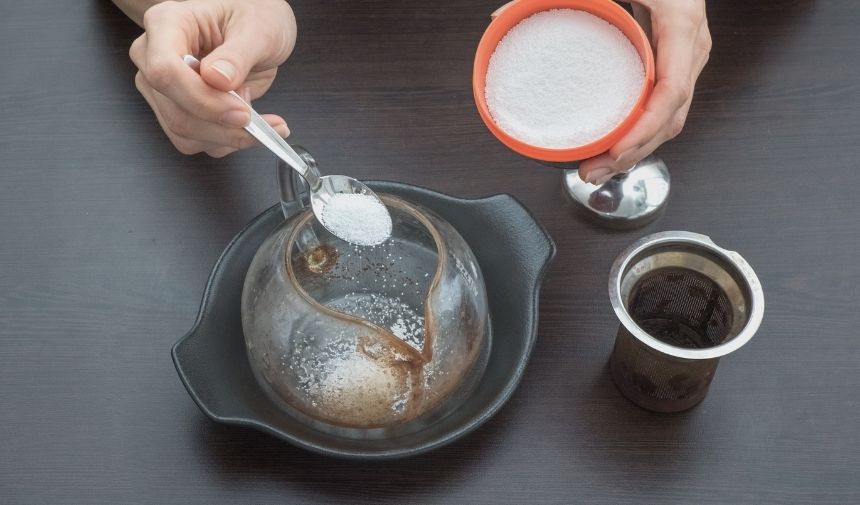 Sararan Çaydanlıklar Nasıl Temizlenir