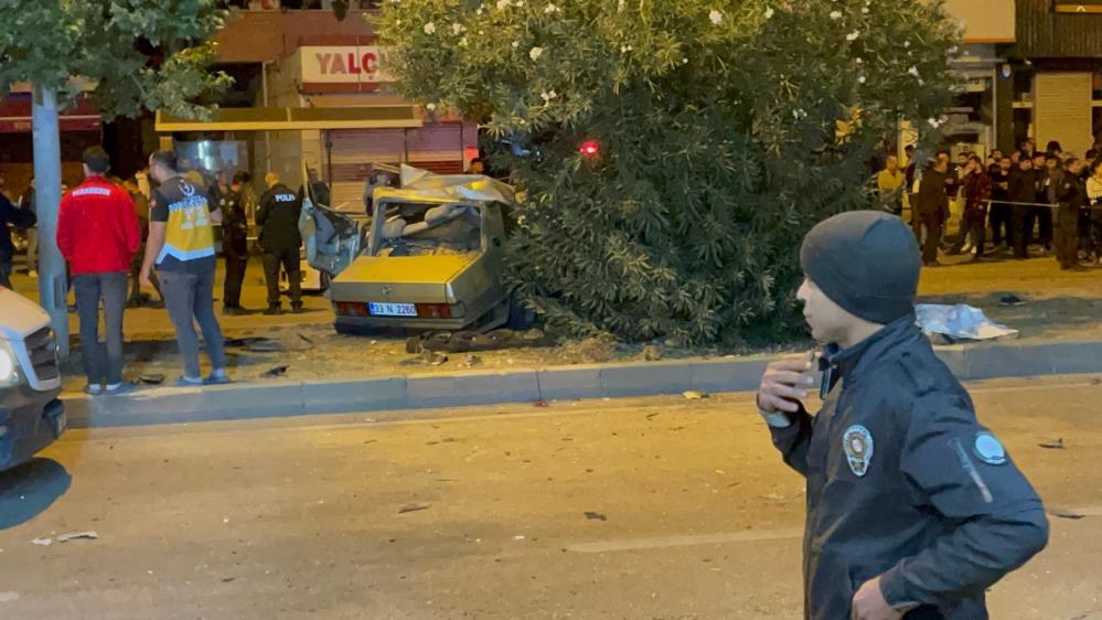 Adana'da Korkunç Kaza ! Otomobil İkiye Bölündü
