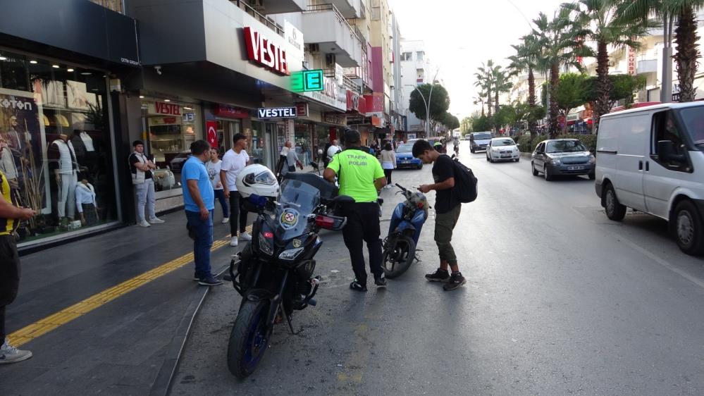 Antalya'da Motosiklet Sürücüsüne Ceza Yağdı
