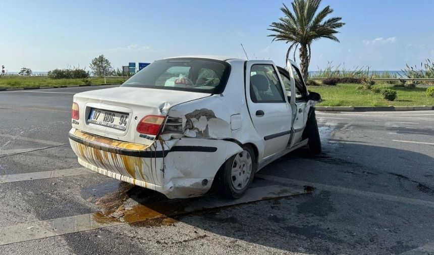 Antalya'da Trafik Kazası, 2'si Ağır 4 Kişi Yaralandı (2)