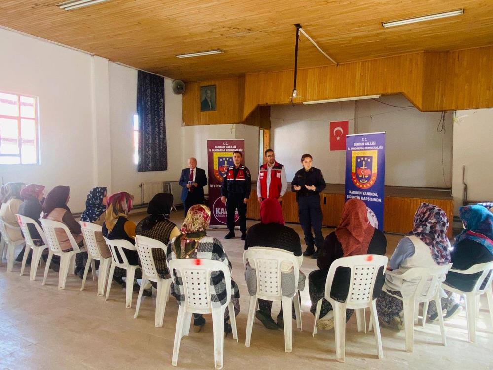 Burdur'da Vatandaşlara Aile İçi Şiddetle Mücadele Eğitimi 