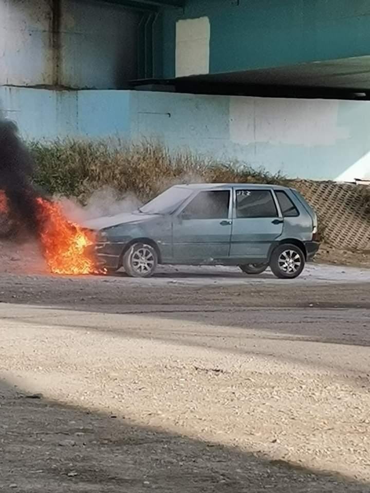 otomobil  alev alev yandı