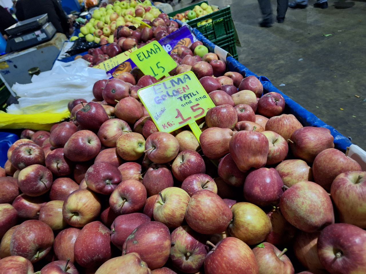 bucak halk pazarı elma fiyatları