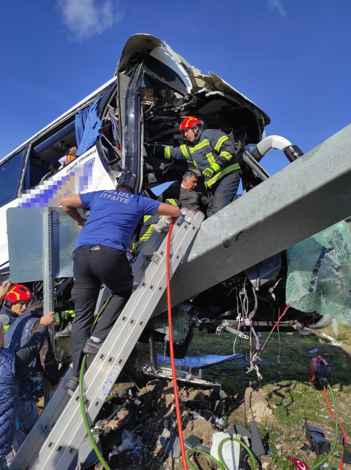Tur Otobüsü Kazasında 29 Yaralı