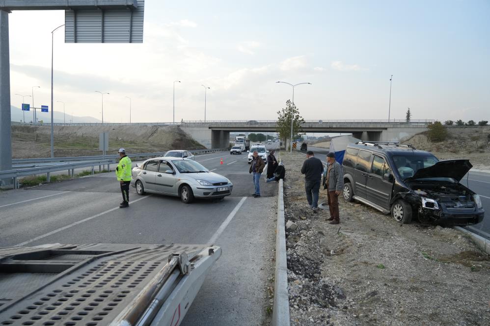 3 Araçlı Zincirleme Kaza Yaralılar Var