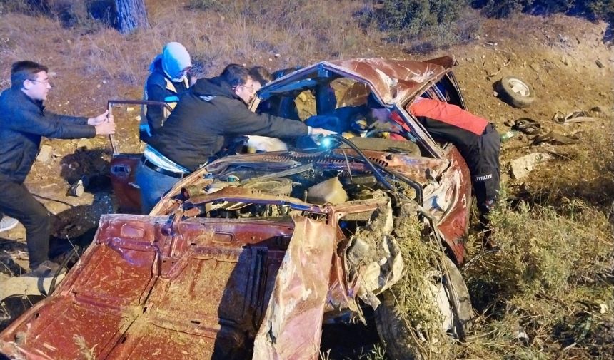 Bucak'ta Trafik Kazası Meydana Geldi, 2 Kişi Yaralandı (1)