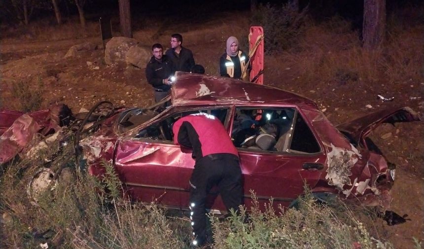 Bucak'ta Trafik Kazası Meydana Geldi, 2 Kişi Yaralandı (2)