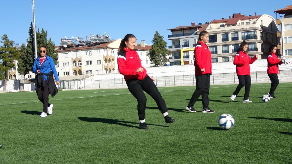 Burdur Kadın Futbol Takımı (3)