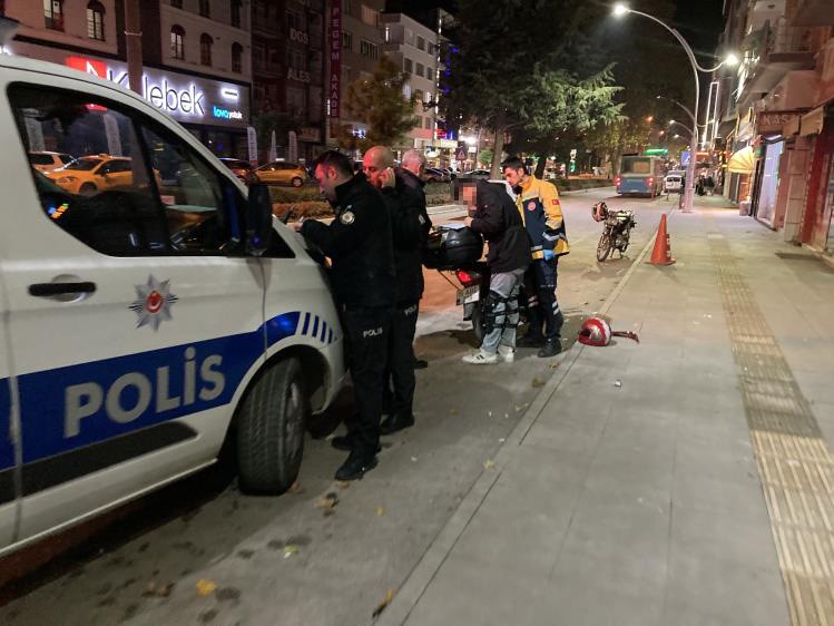 Burdur'da Motosikletler Çarpıştı 1 Yaralı (3)
