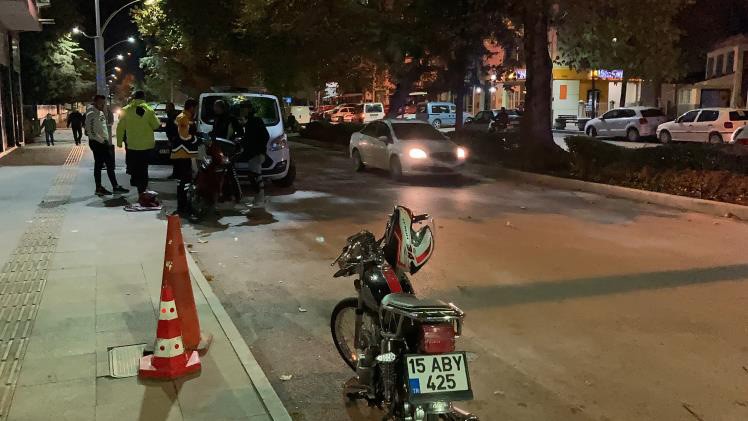 Burdur'da Motosikletler Çarpıştı 1 Yaralı