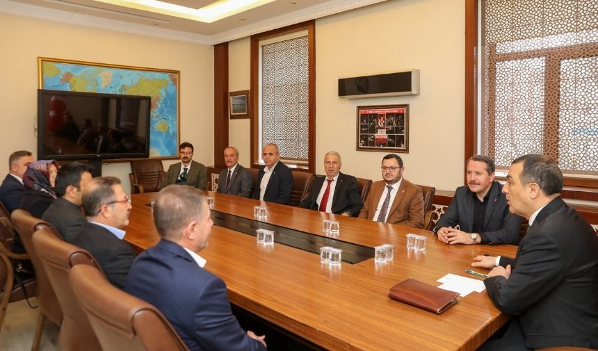 Memur Sen Genel Başkanı Yalçın'dan Vali Öksüz'e Ziyaret (1)