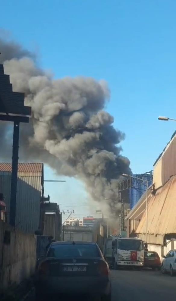 Demir Çelik Fabrikasında Korkutan Yangın Çıktı