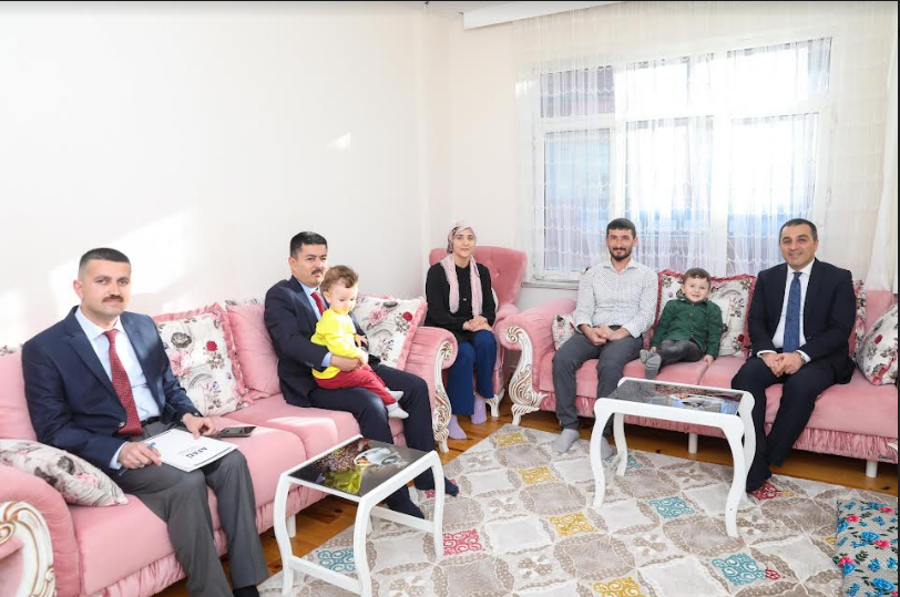 Türker Öksüz Depremzede Ailelere Ziyaret