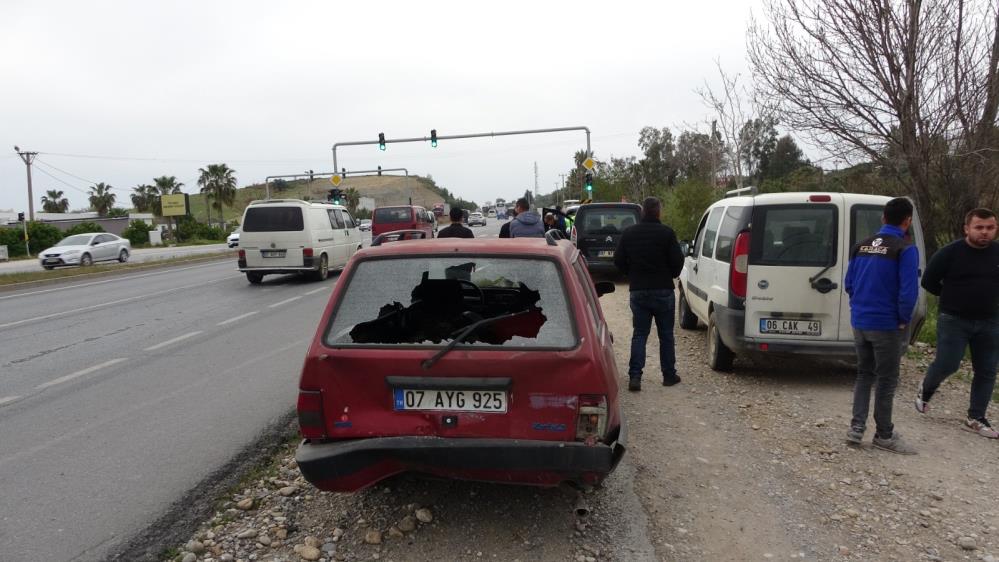 Antalya’da 3 Araçlı Zincirleme Kaza 1 Yaralı (2)