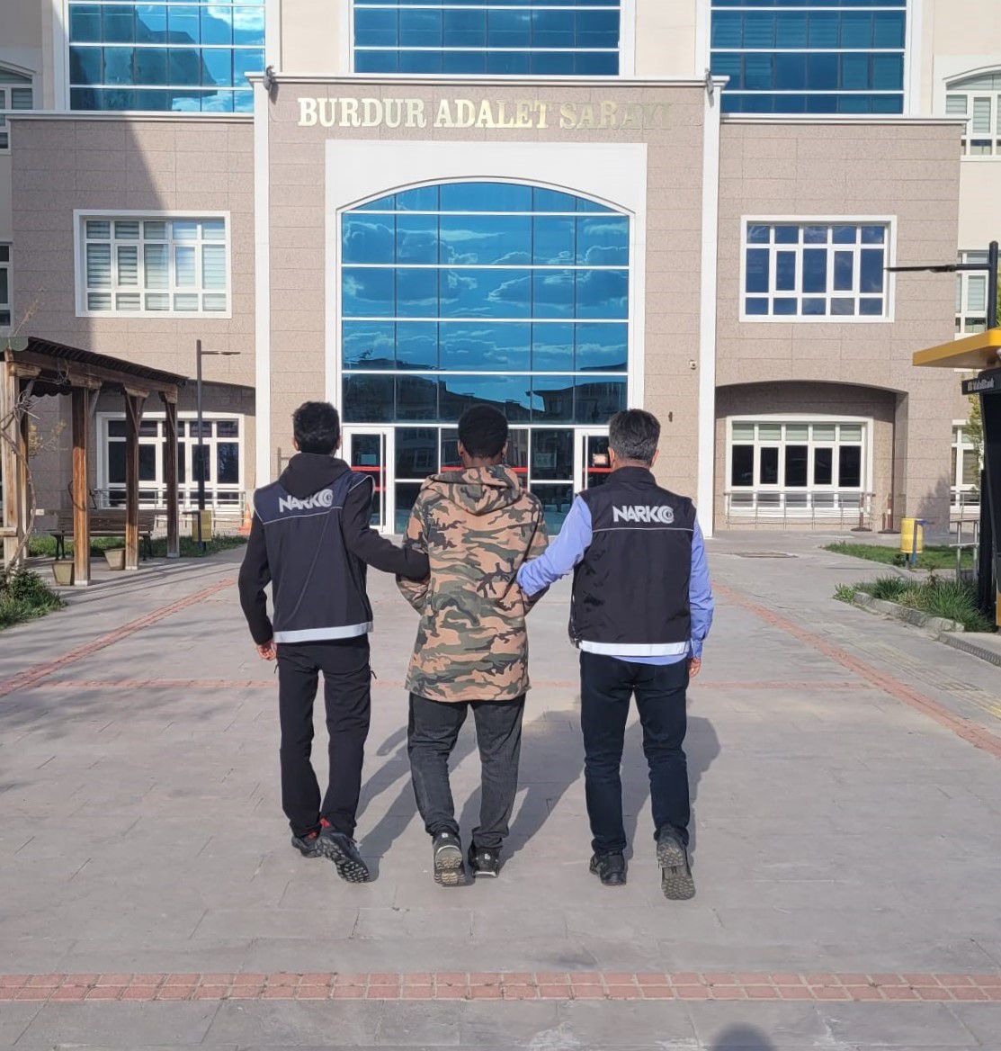 Burdur'da 3 Kişi Yakalandı 2'Si Cezaevine Gönderildi! (1)