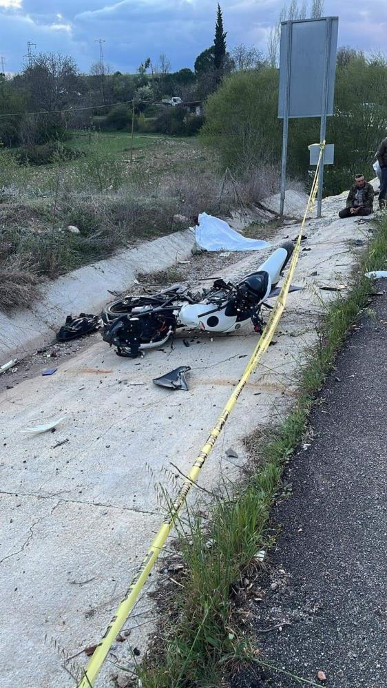 Motosiklet Ile Otomobilin Karıştığı Kazada 3 Kişi Öldü (2)
