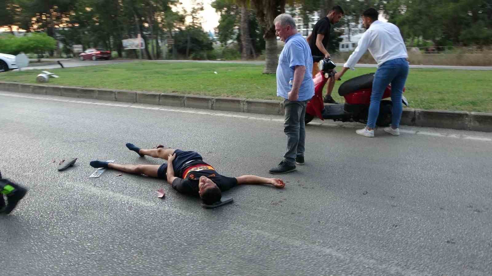 Antalya'da Trafik Kazası: Yardıma Giderken Kazaya Karıştı!