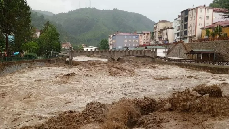 Karadeniz'de Sel Felaketi: 2 Can Kaybı, 34 Tahliye! 18 il için uyarı!-2