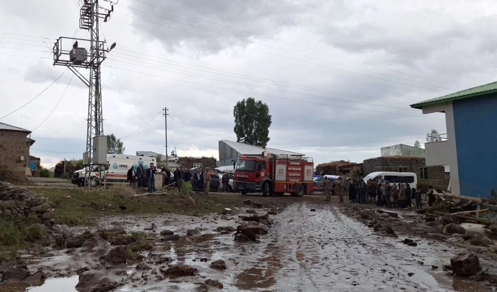 Karadeniz'de Sel Felaketi: 2 Can Kaybı, 34 Tahliye! 18 il için uyarı!-4