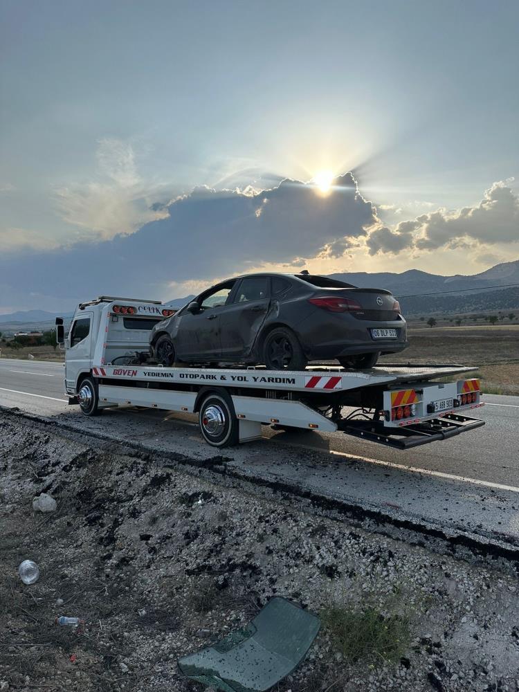 Burdur Fethiye Karayolunda Otomobil Takla Attı (1)