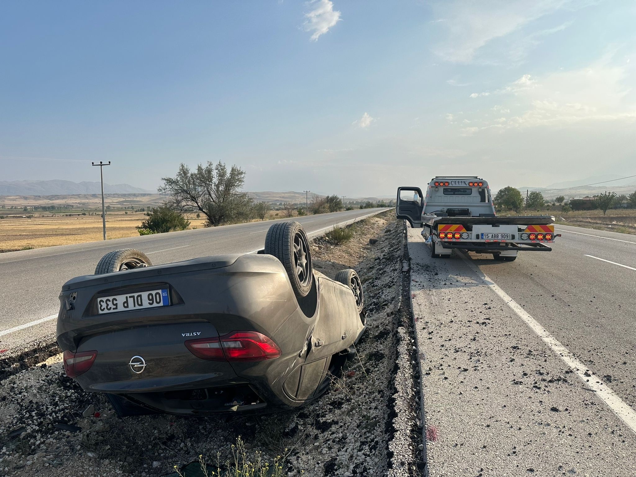 Burdur Fethiye Karayolunda Otomobil Takla Attı (2)