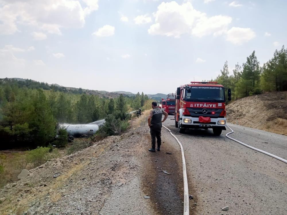 Lpg Yüklü Tanker Şarampole Devrildi 1 (1)