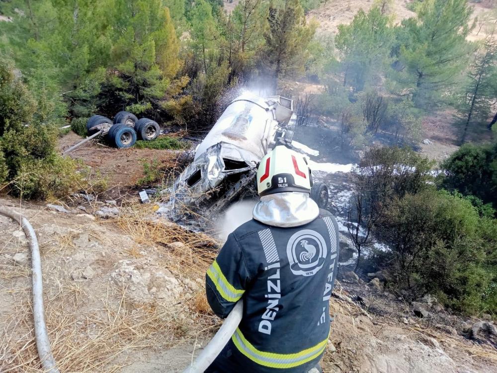 Lpg Yüklü Tanker Şarampole Devrildi 1 (2)