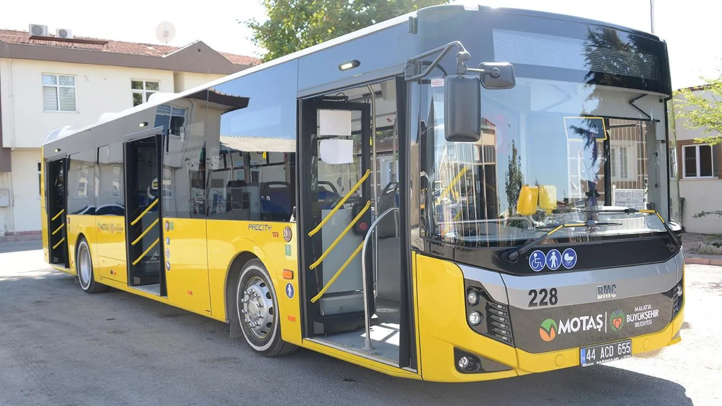 Motas Otobusleri Her Aksam Temizleniyor