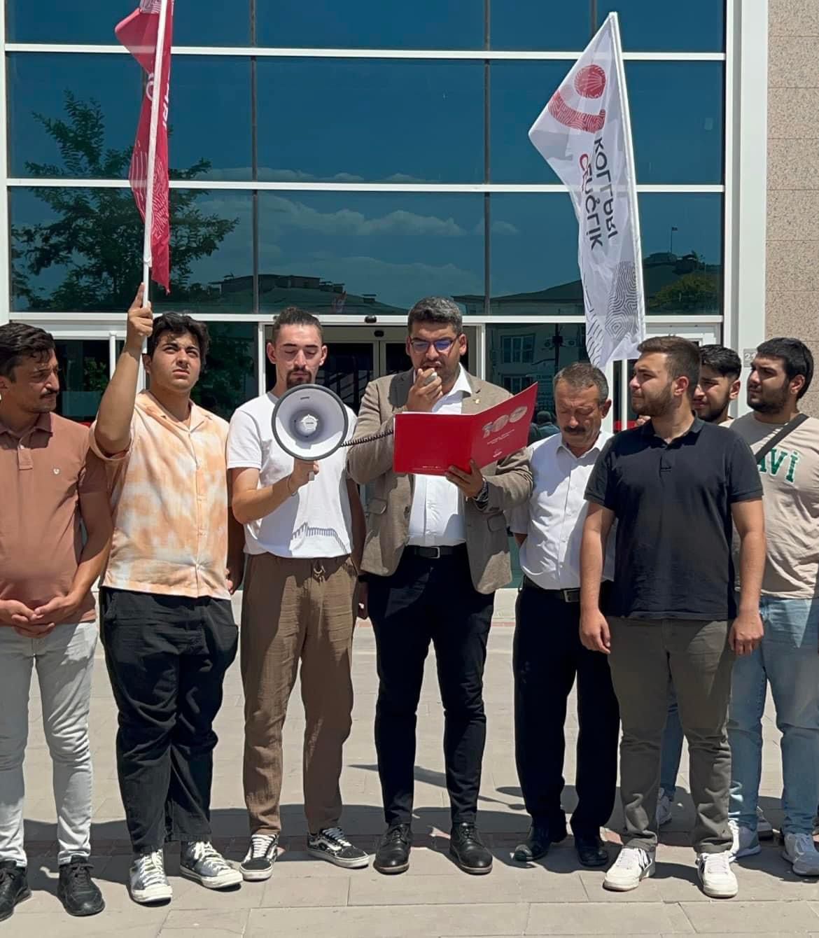 CHP Burdur’da gençler BTK hakkında suç duyurusunda bulundu-1