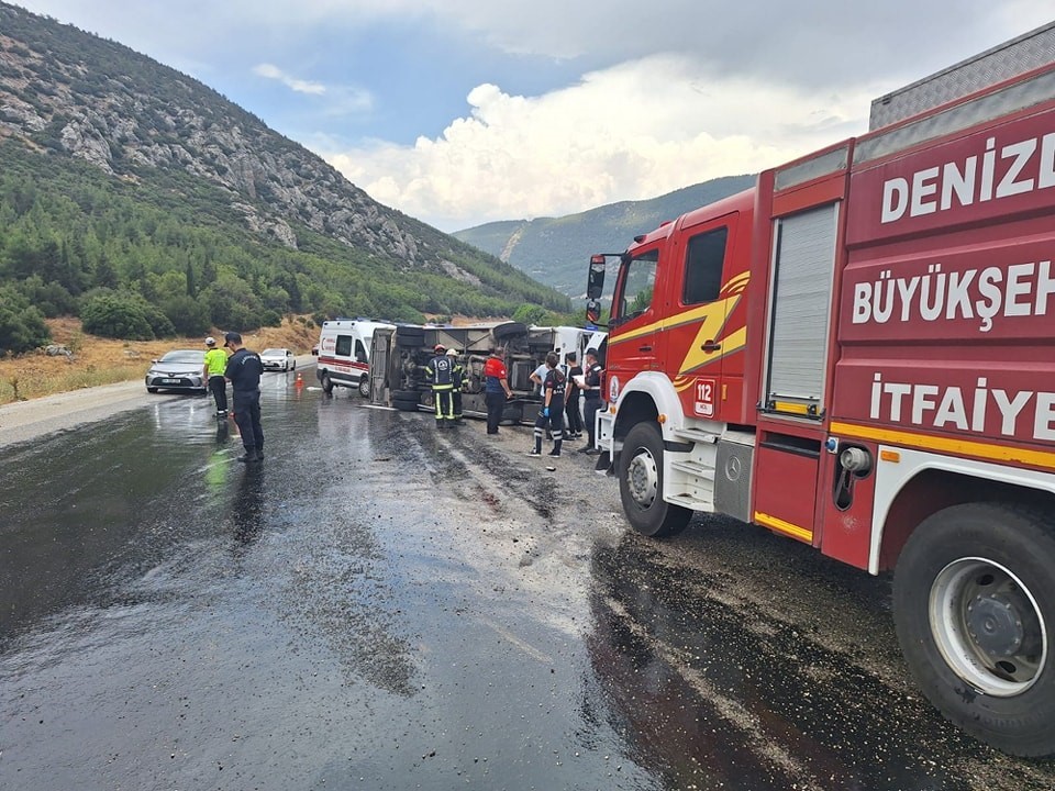 Yeğeninin Düğününe Giderken Kazada Ölen Kadın Toprağa Verildi (2)