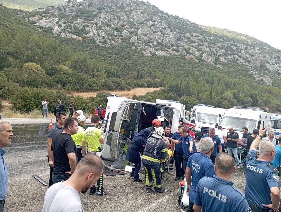 Yeğeninin Düğününe Giderken Kazada Ölen Kadın Toprağa Verildi (3)