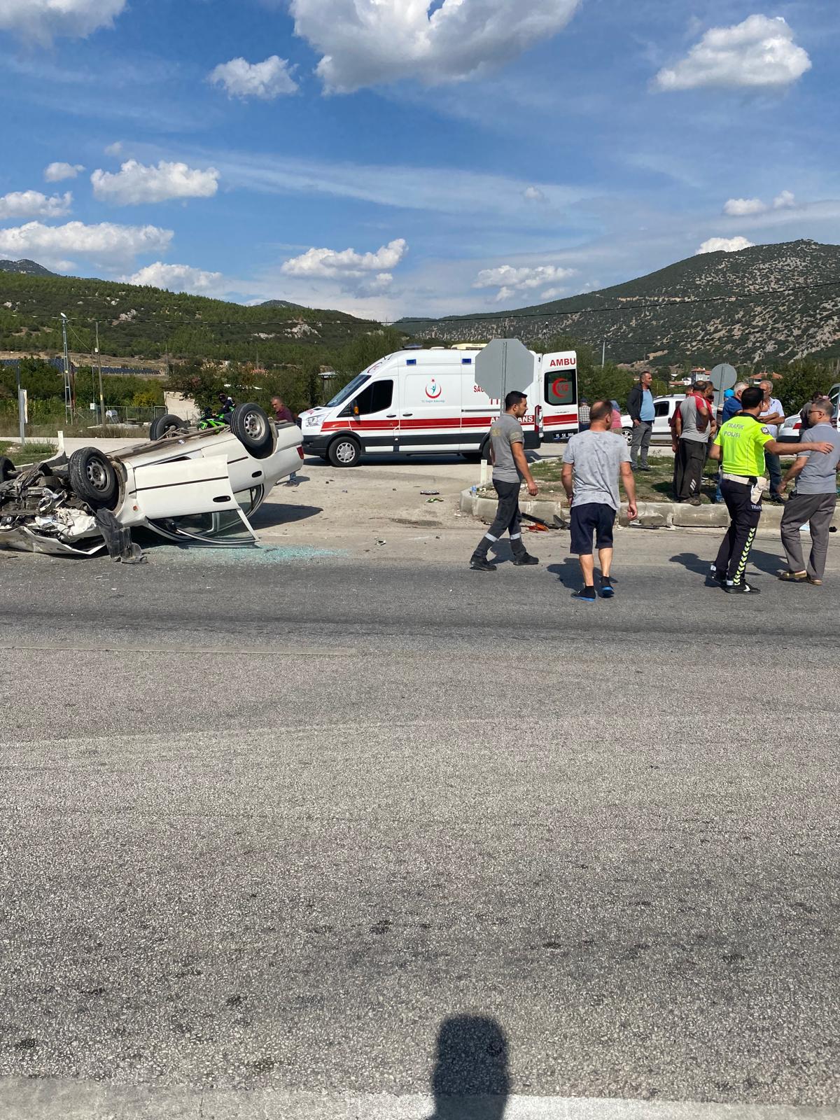 Burdur'da trafik kazası! Otomobil takla attı