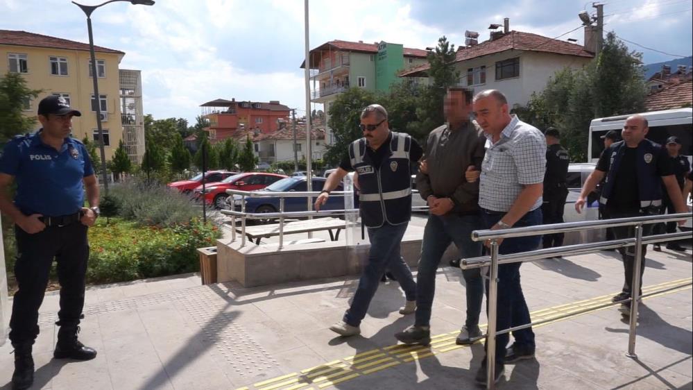 Burdur'da baba ve oğlunun katil zanlısı adliyeye sevk edildi