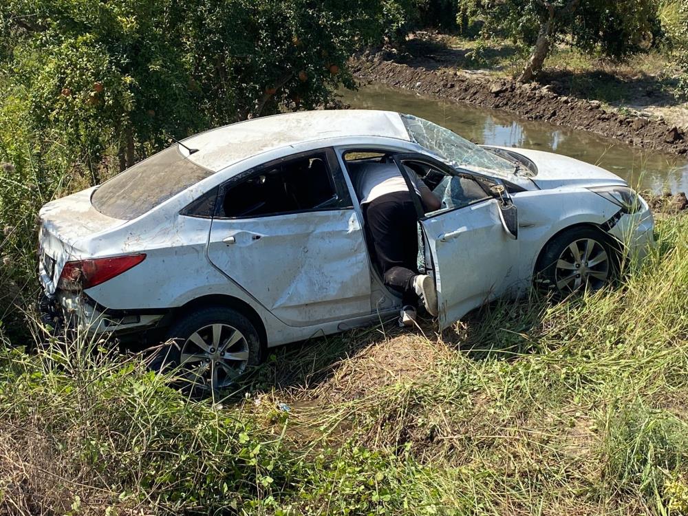 Otomobiller Kafa Kafaya Çarpıştı: 5 Yaralı