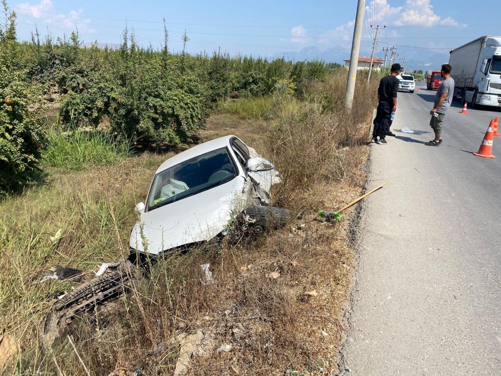 Otomobiller Kafa Kafaya Çarpıştı: 5 Yaralı