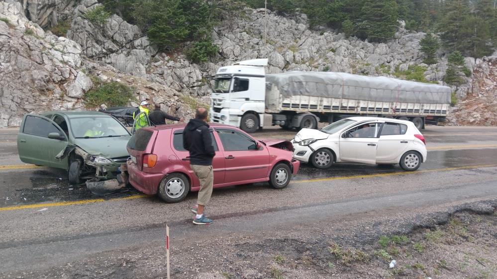 4 Araçlı Zincirleme Kaza ve Sonrası İkinci Kaza 6 Yaralı