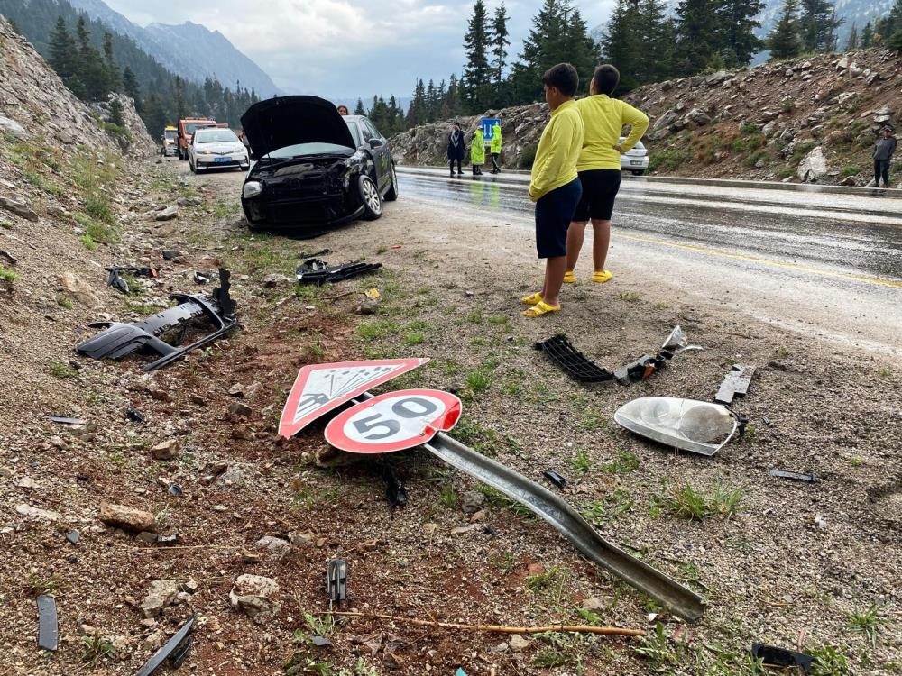 4 Araçlı Zincirleme Kaza ve Sonrası İkinci Kaza 6 Yaralı