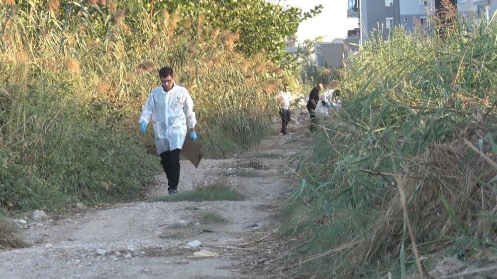 Kanal Kenarında Kimliği Belirsiz Erkek Cesedi Bulundu